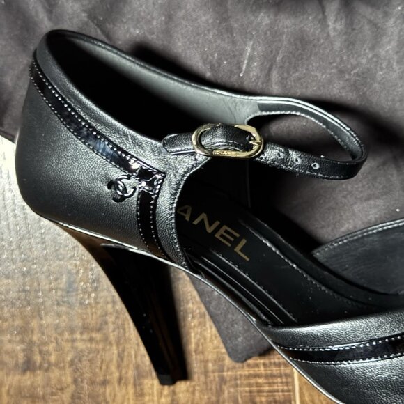 Chanel Spring D’Orsay Black Calfskin Pumps - Picture 9 of 10